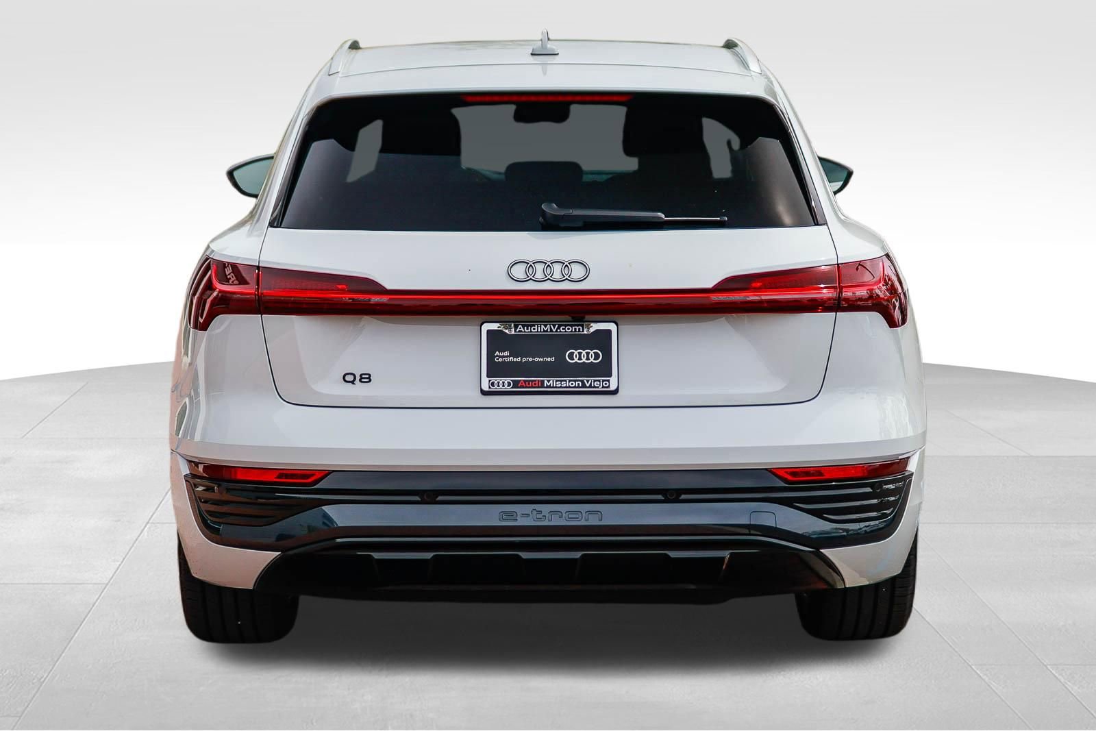 Used 2024 Audi Q8 e-tron Premium Plus image 6