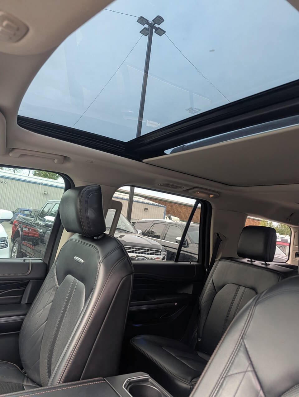 Used 2018 Ford Expedition Platinum AWD/4WD image 19