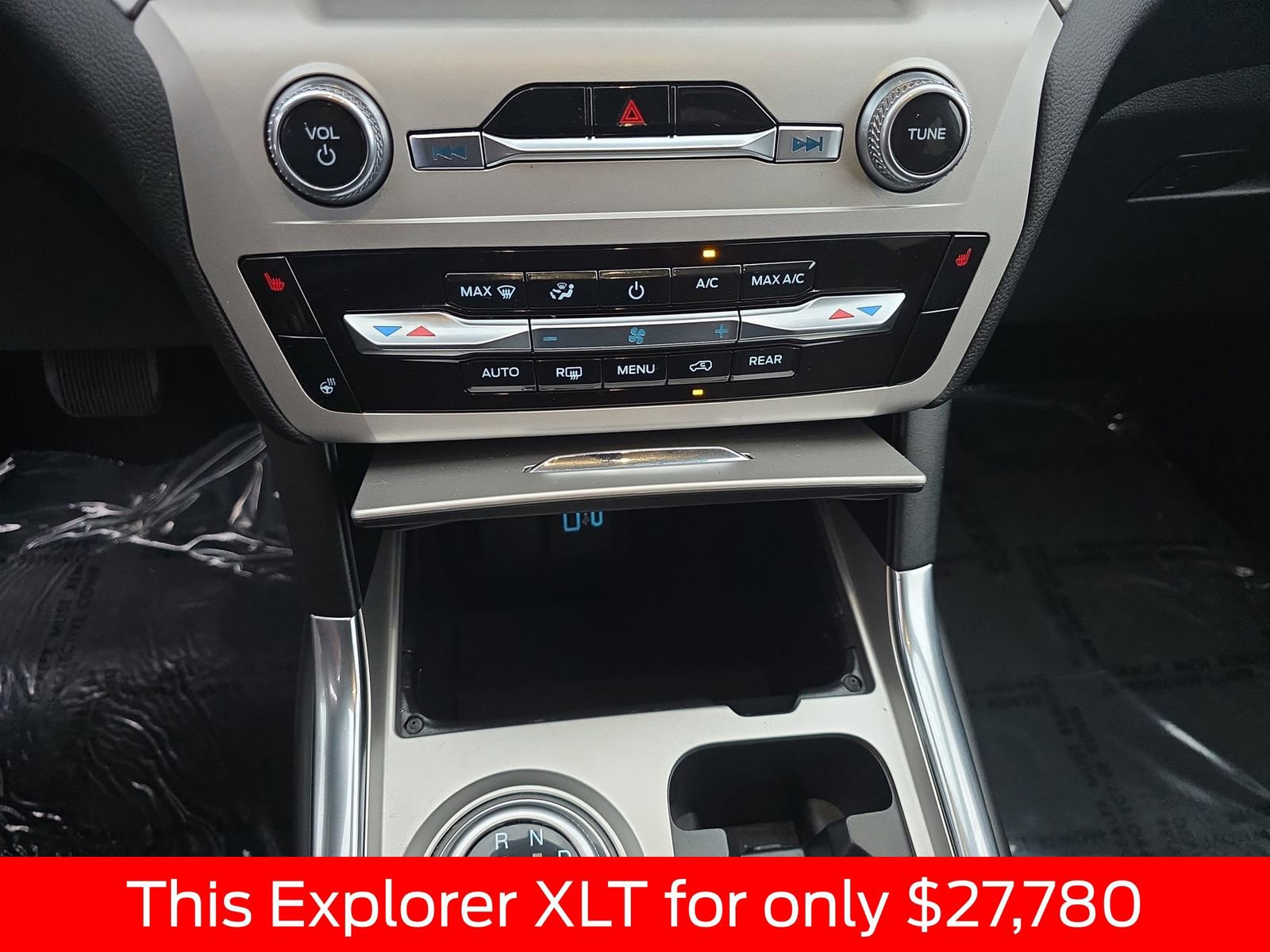 Used 2023 Ford Explorer XLT w/ Equipment Group 202A image 34