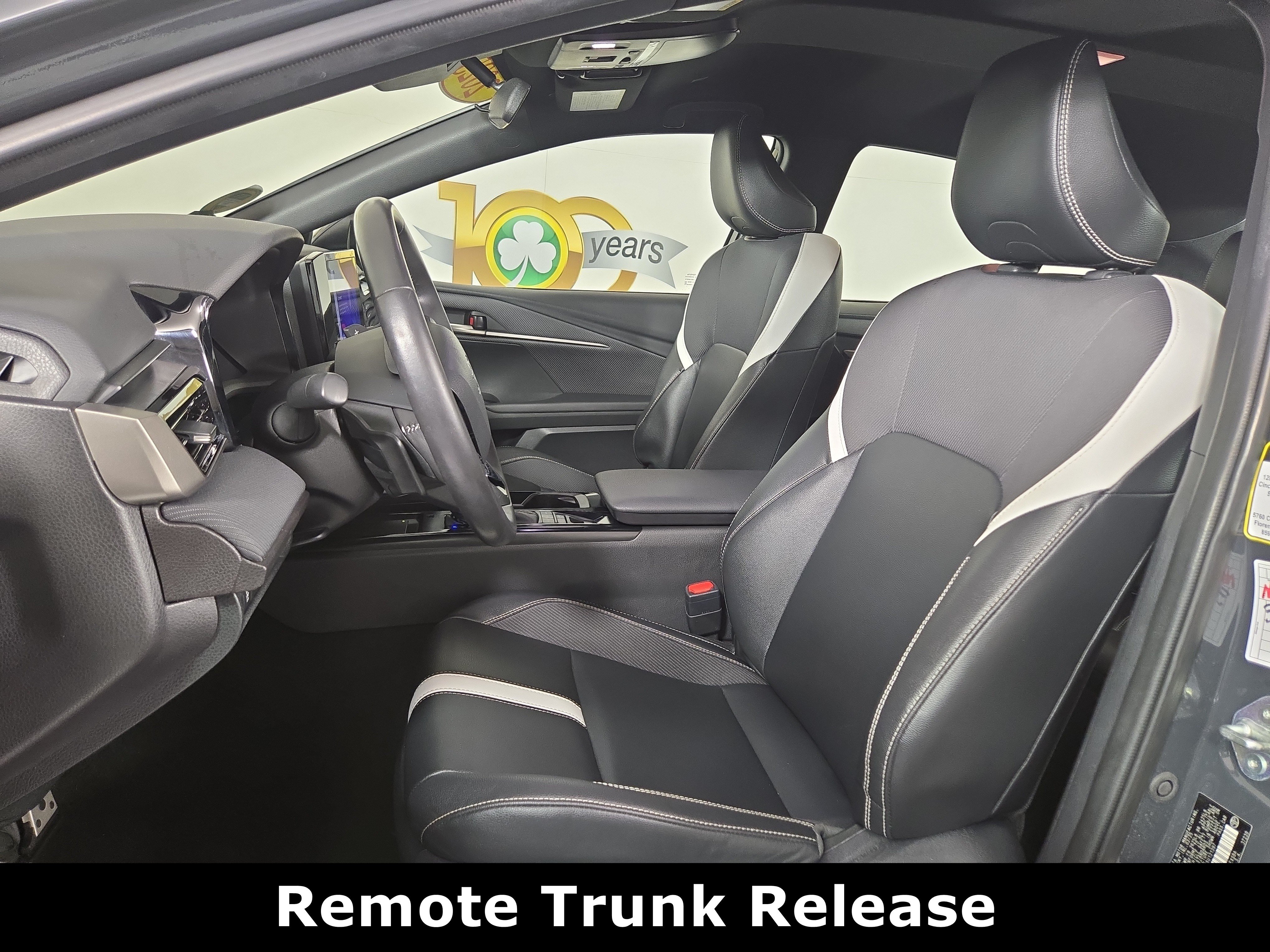 Used 2025 Toyota Camry SE FWD image 11