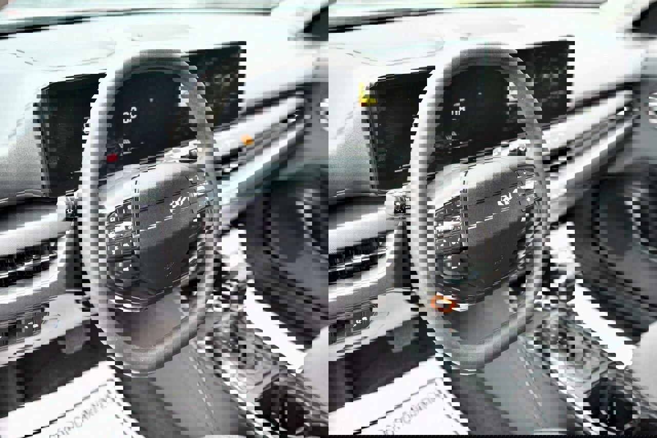 Used 2025 Kia K4 LXS image 8