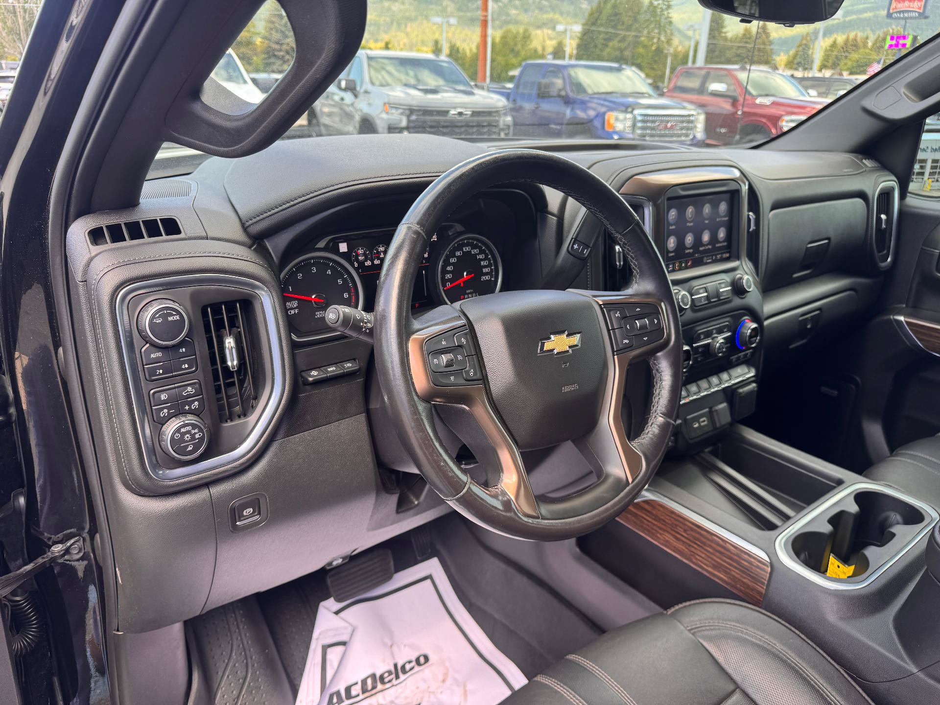 Used 2021 Chevrolet Silverado 1500 High Country w/ Technology Package AWD/4WD image 9