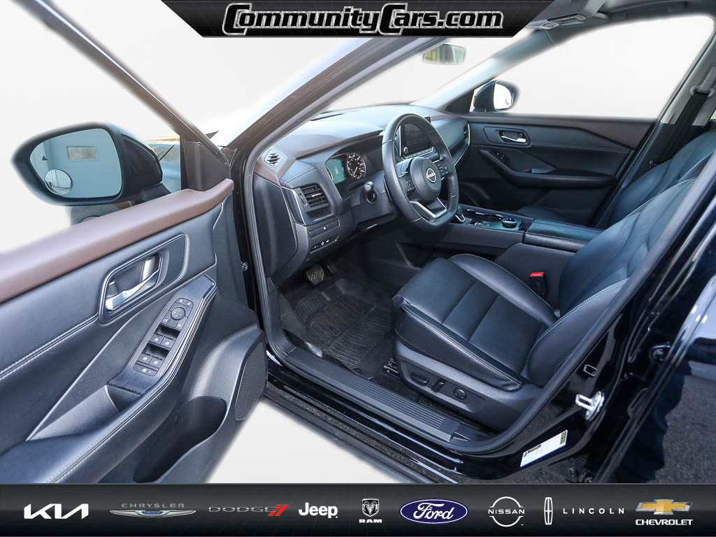 Used 2023 Nissan Rogue SV w/ SV Premium B Package image 12