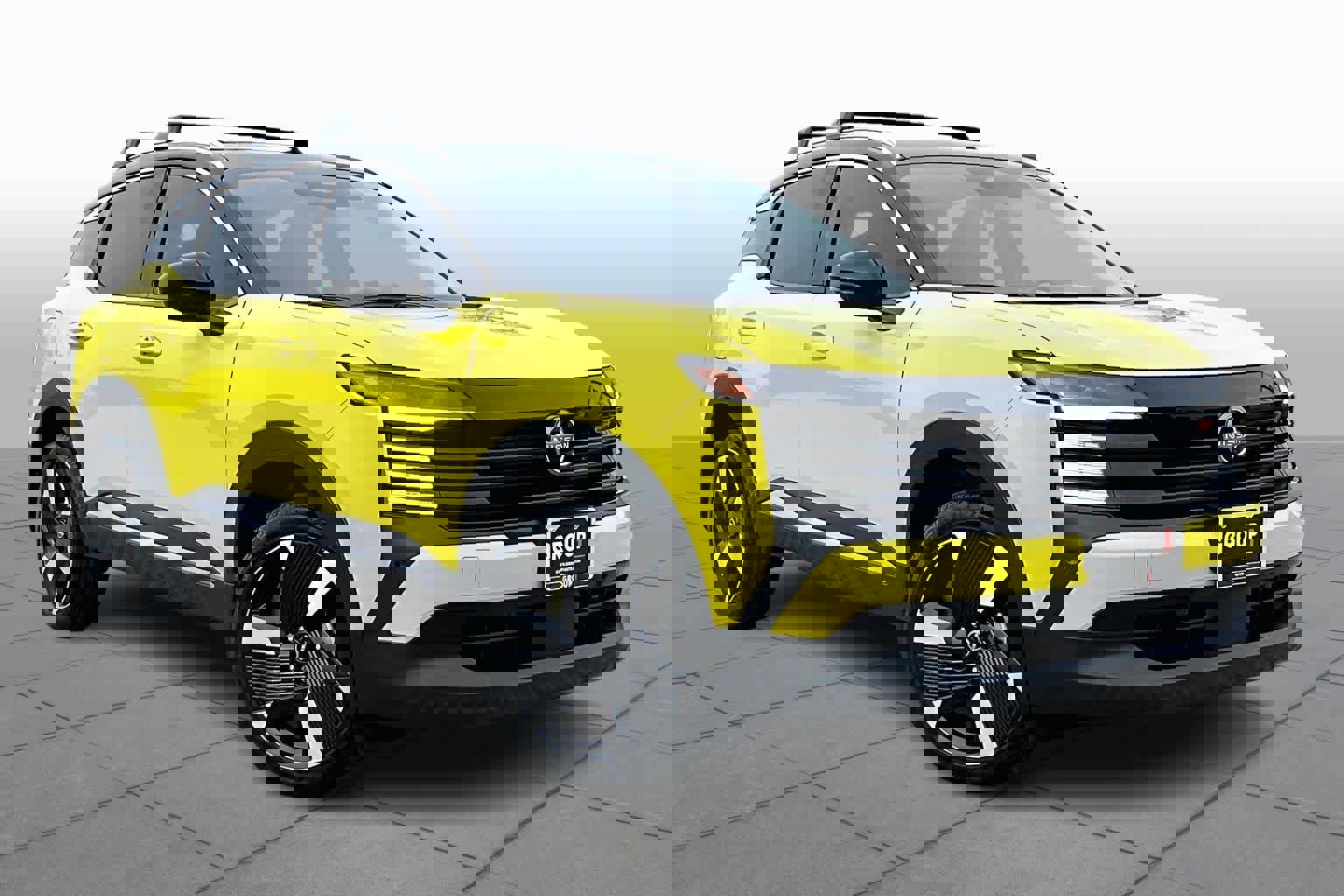 Used 2025 Nissan Kicks SR w/ Illumination Package image 2