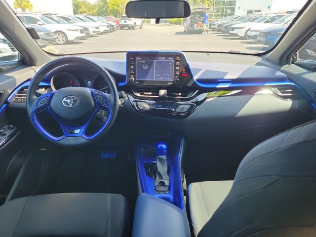 Used 2021 Toyota C-HR XLE FWD image 2