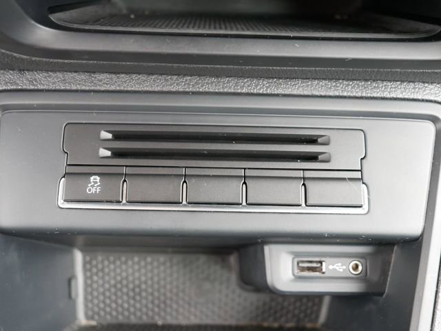 Used 2017 Volkswagen Tiguan S image 34