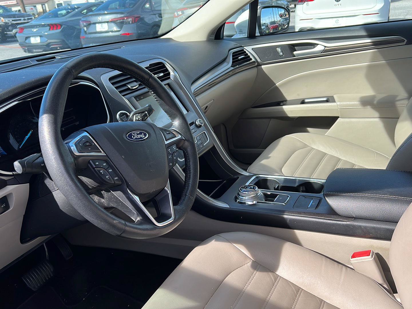 Used 2018 Ford Fusion SE w/ Fusion SE Technology Package FWD image 10