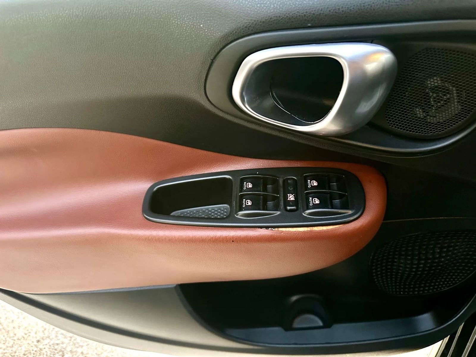 Used 2014 FIAT 500L Trekking w/ Popular Equipment Group image 33