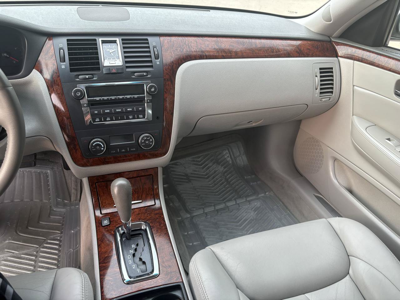 Used 2006 Cadillac DTS FWD image 46