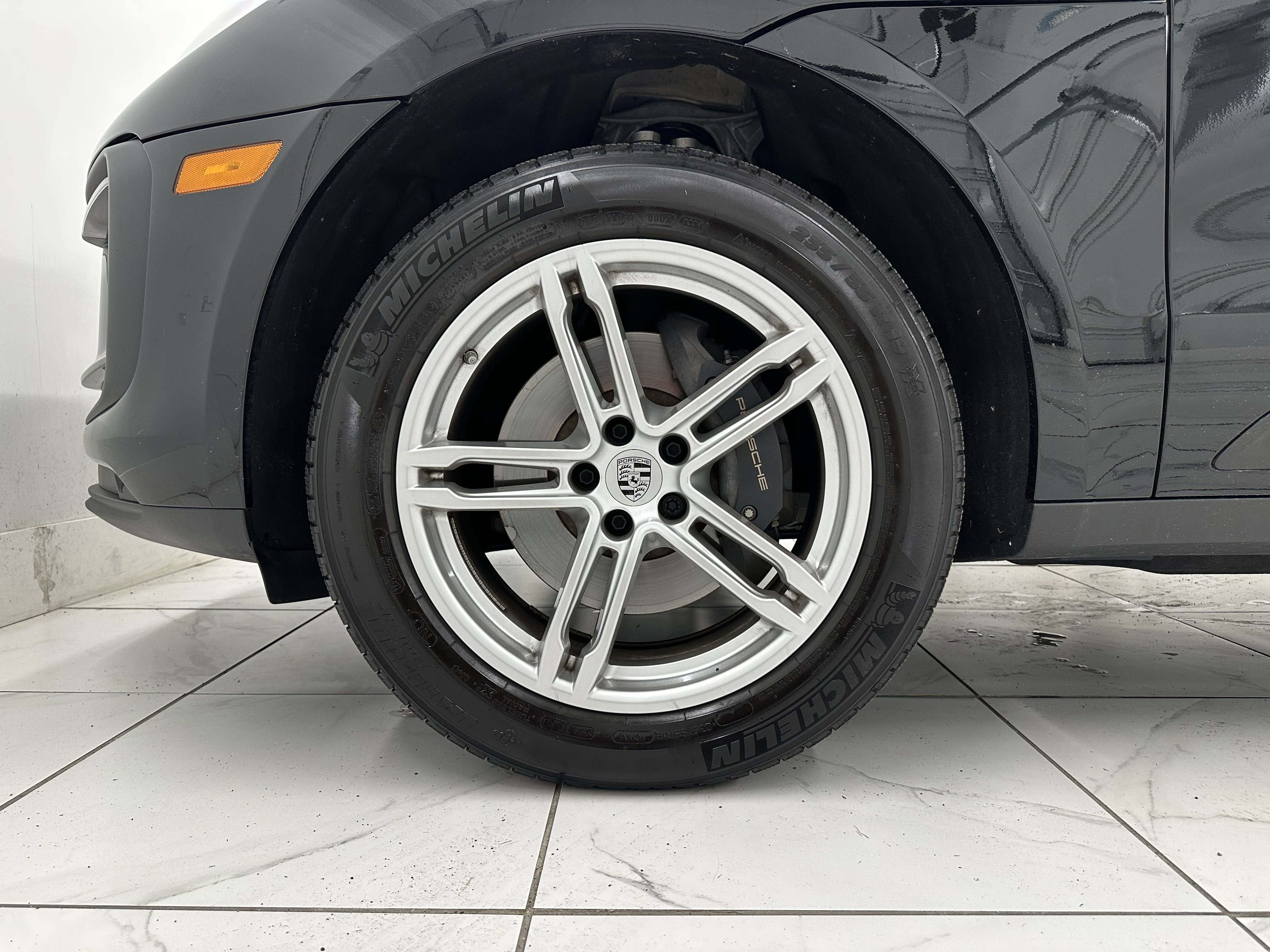 Certified 2025 Porsche Macan image 16