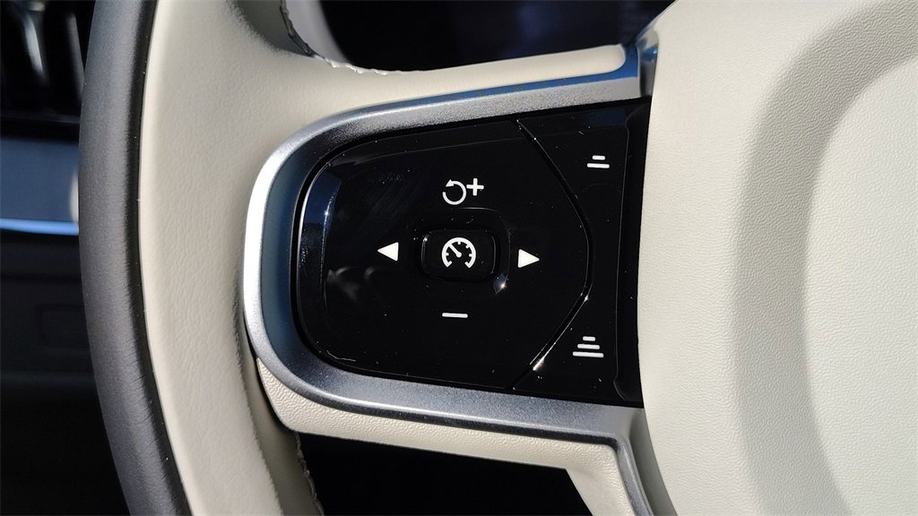 Used 2026 Volvo XC60 B5 Ultra w/ Climate Package PRO image 16