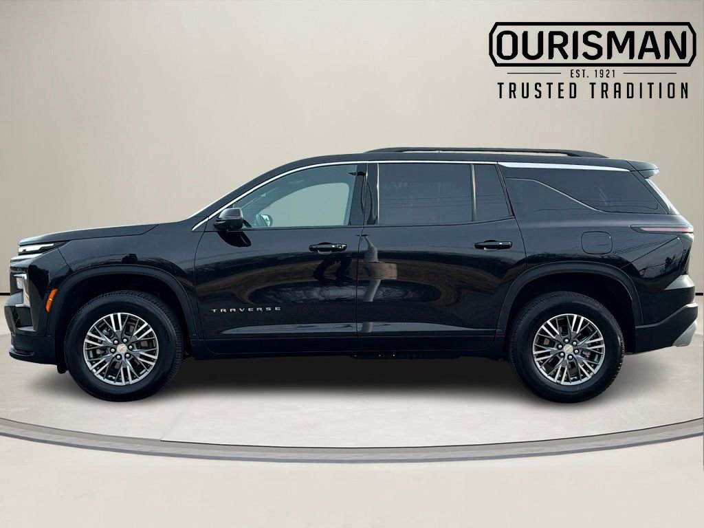 Used 2024 Chevrolet Traverse LT image 3