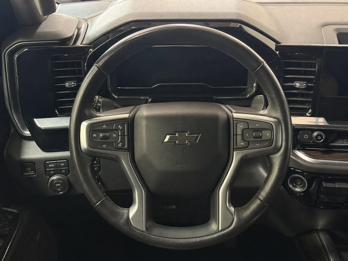 Certified 2022 Chevrolet Silverado 1500 LT Trail Boss w/ LT Trail Boss Premium Package AWD/4WD image 18