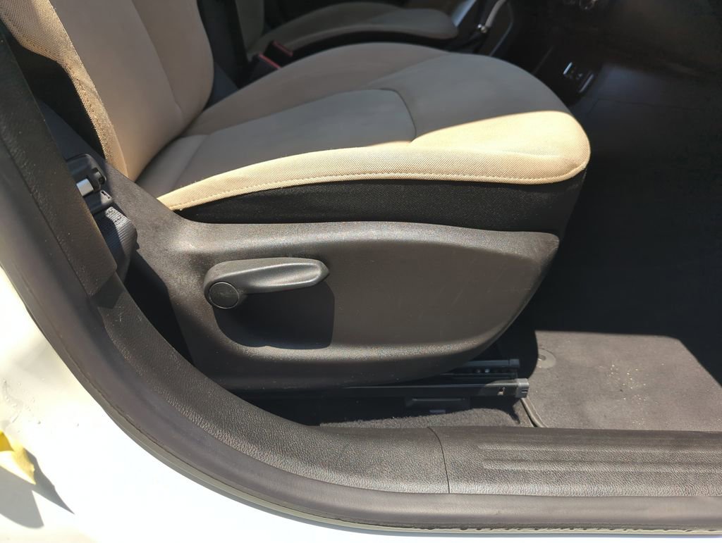 Used 2015 Jeep Renegade Latitude FWD image 35