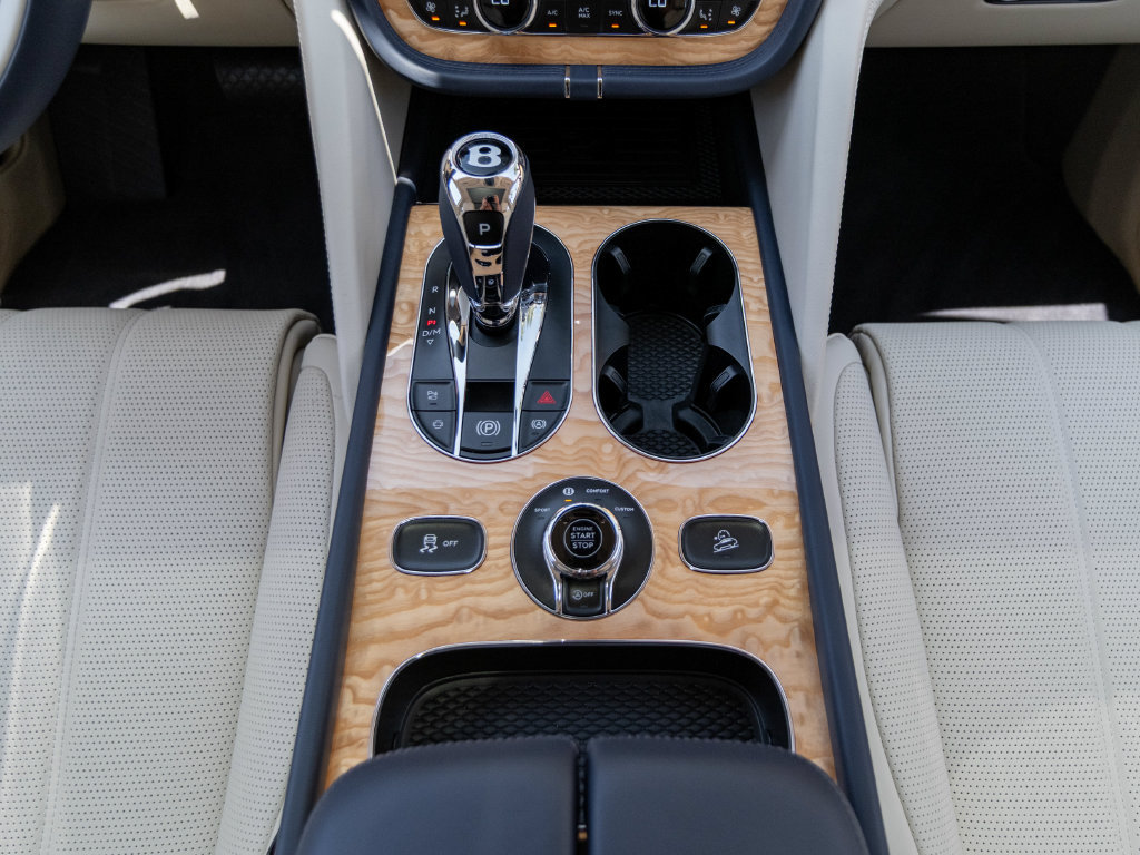 Used 2024 Bentley Bentayga AWD/4WD image 26