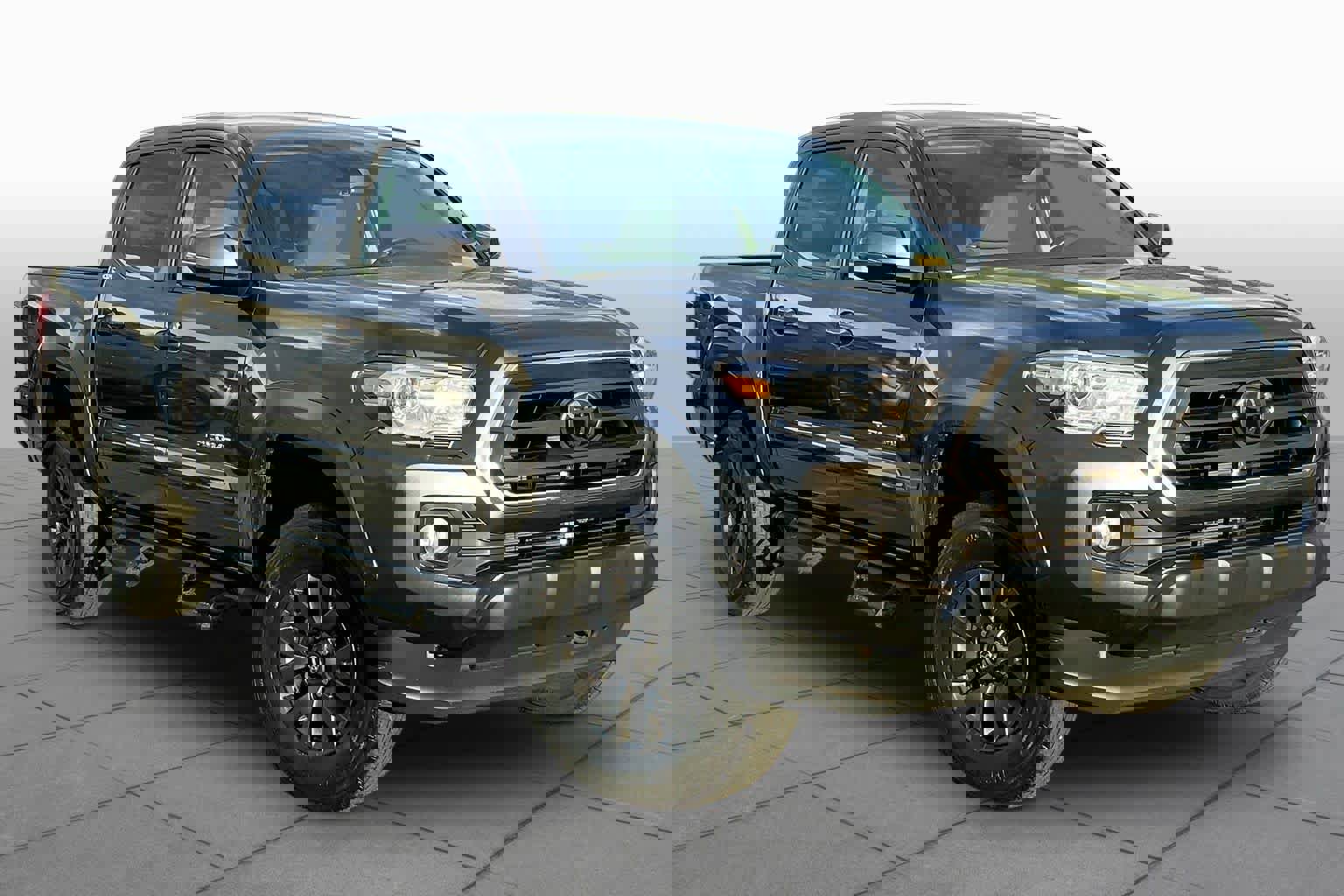 Used 2023 Toyota Tacoma SR5 w/ Technology Package image 3