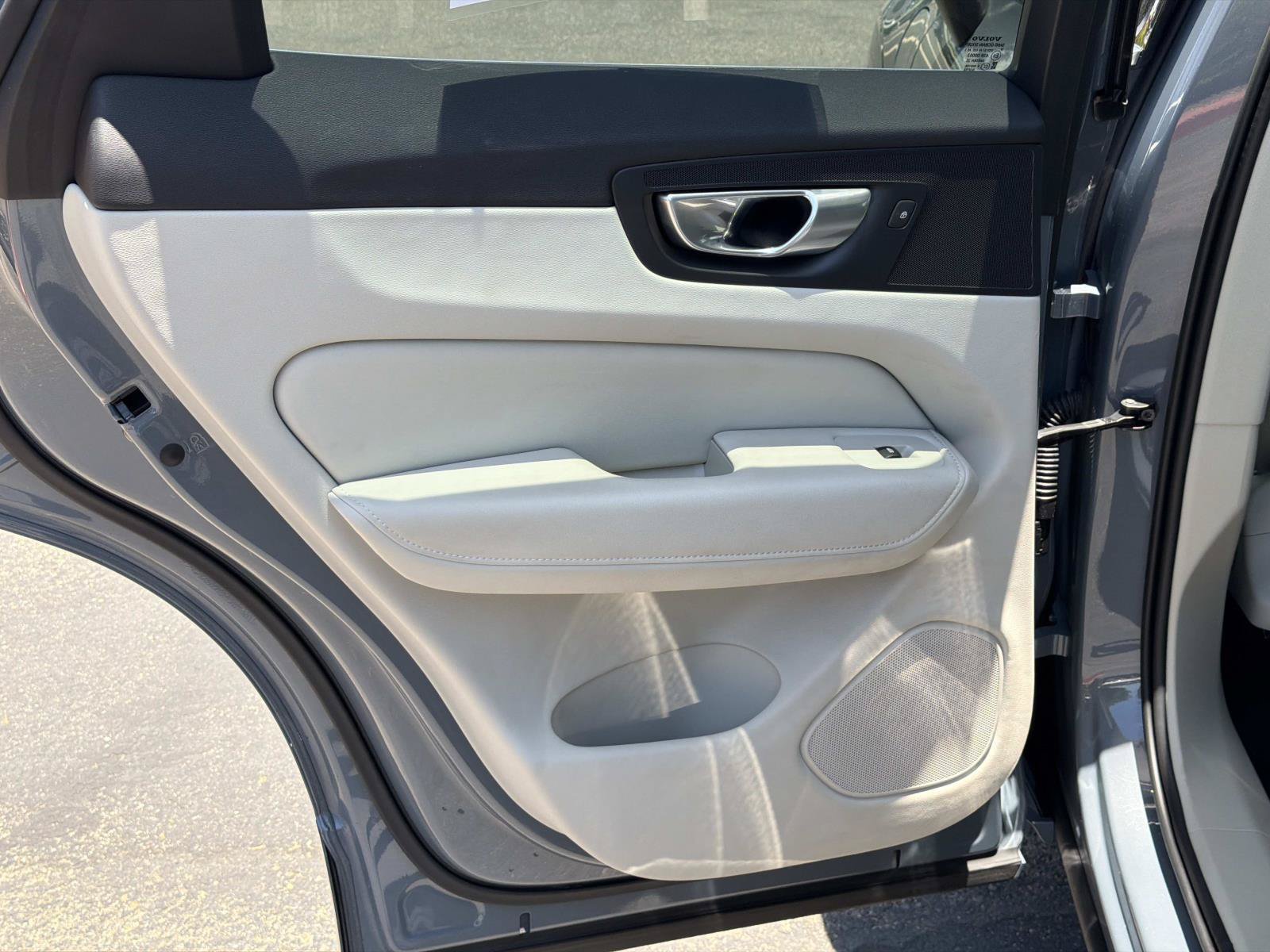 Certified 2023 Volvo XC60 T8 Plus AWD/4WD image 20