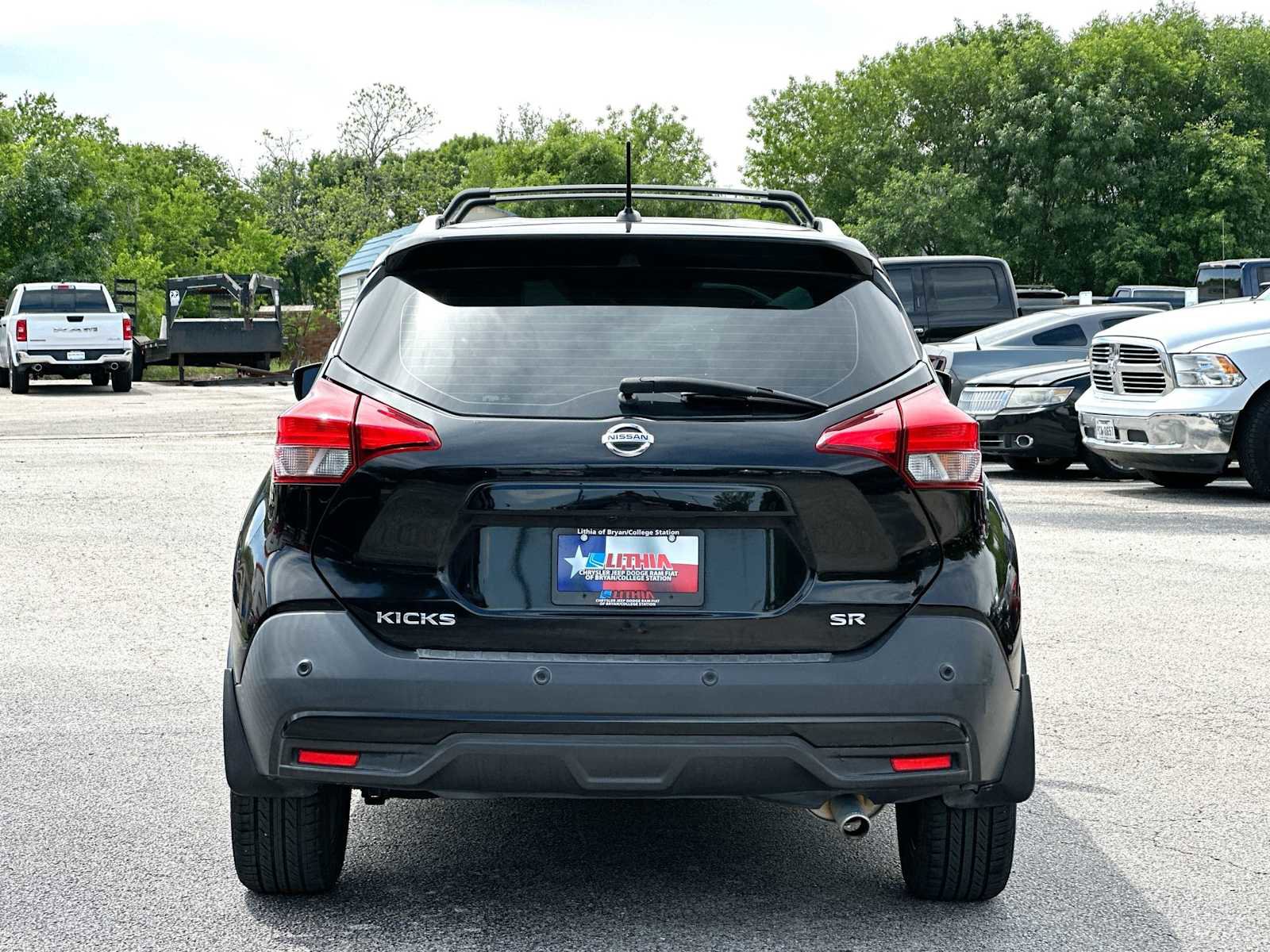 Used 2020 Nissan Kicks SR w/ SR Premium Package FWD image 14