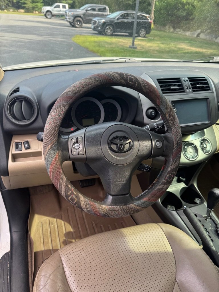 Used 2012 Toyota RAV4 Limited image 18