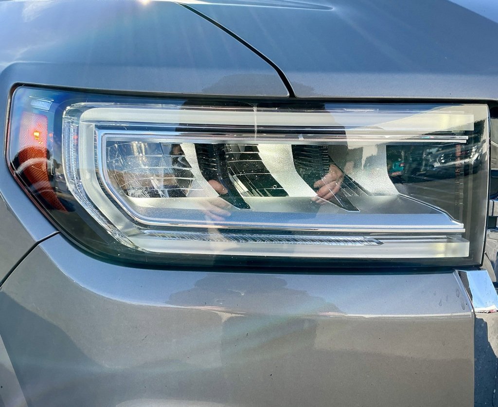 Used 2022 GMC Acadia Denali w/ Denali Ultimate Package image 8