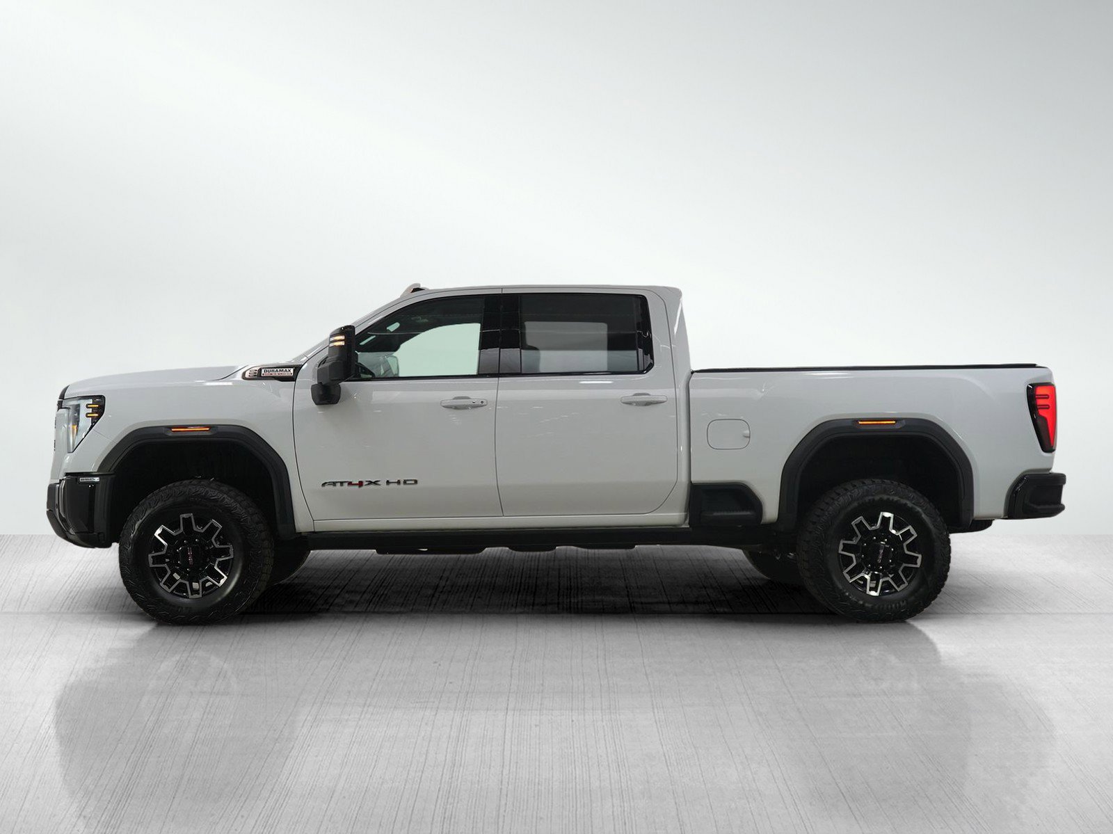 Used 2024 GMC Sierra 2500 AT4X image 2