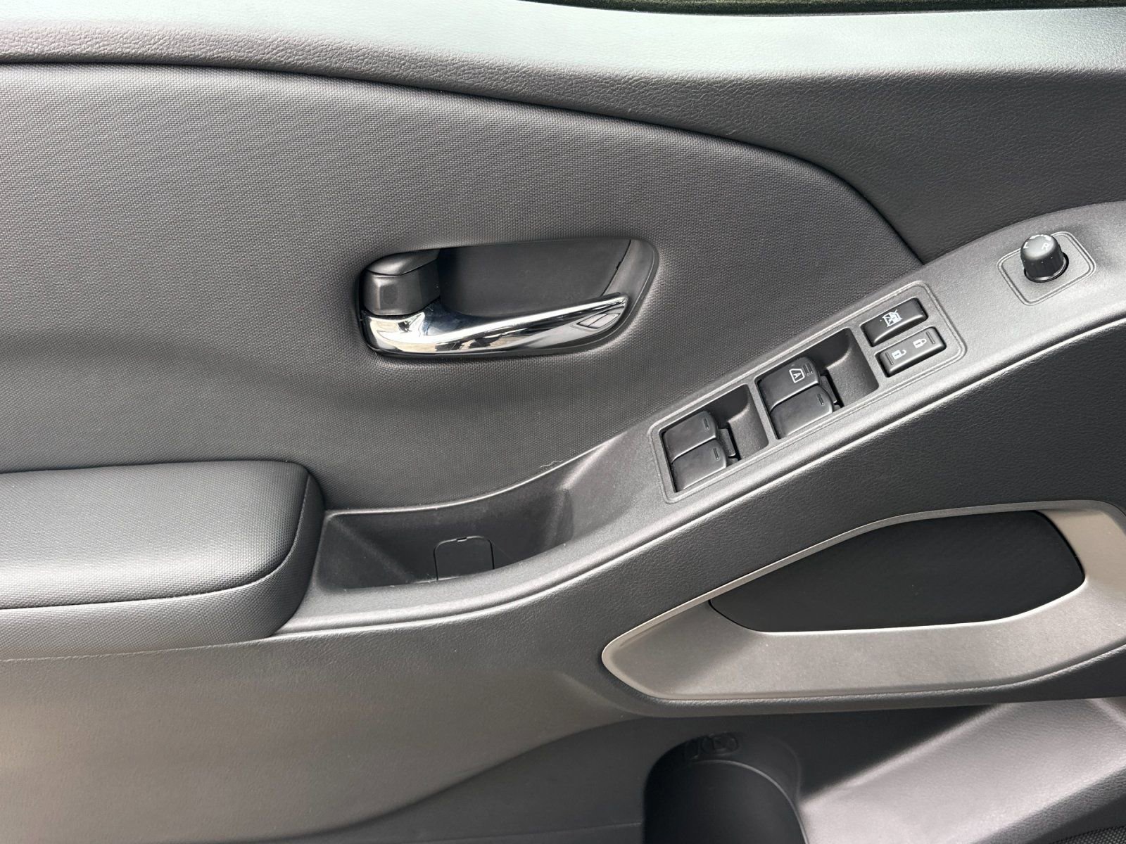 Used 2024 Nissan Frontier SV w/ Hardbody Edition image 10