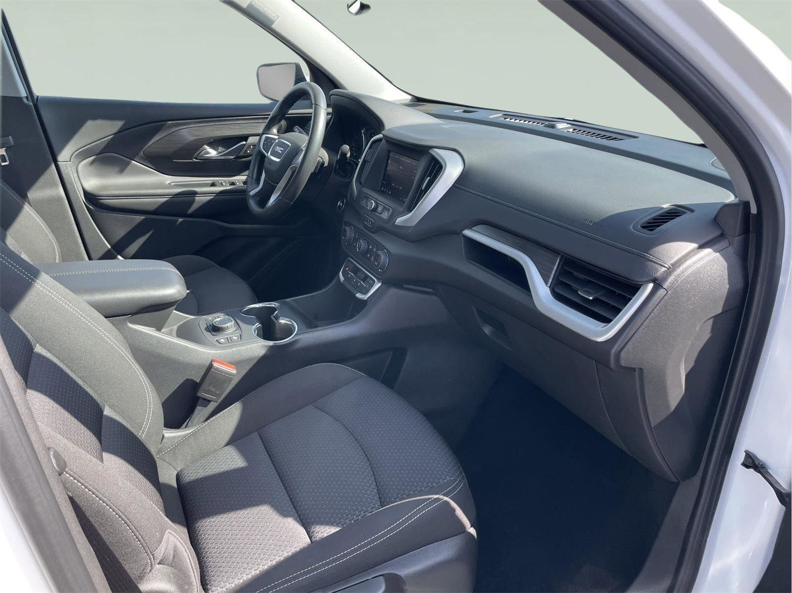 Used 2022 GMC Terrain SLE w/ Driver Convenience Package AWD/4WD image 19