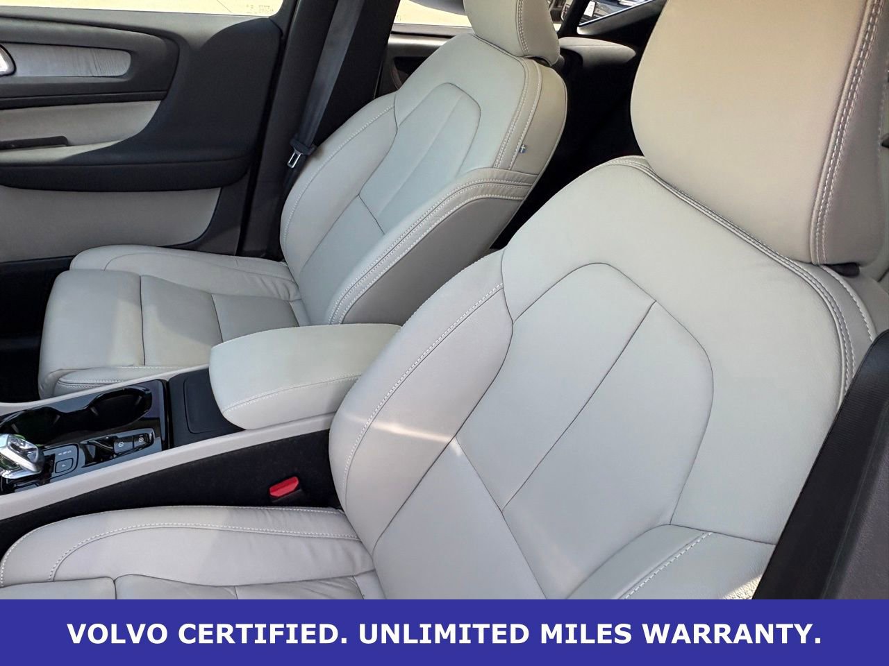 Certified 2024 Volvo XC40 B5 Ultimate w/ Protection Package Premier image 27