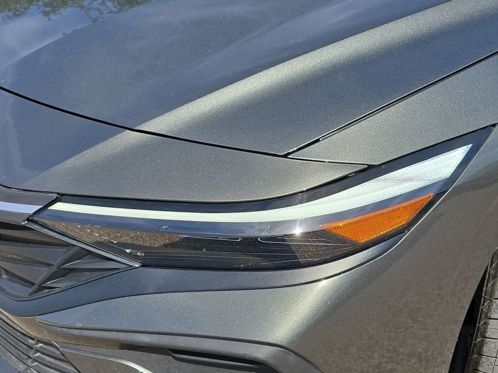 Certified 2024 Hyundai Elantra SE image 29