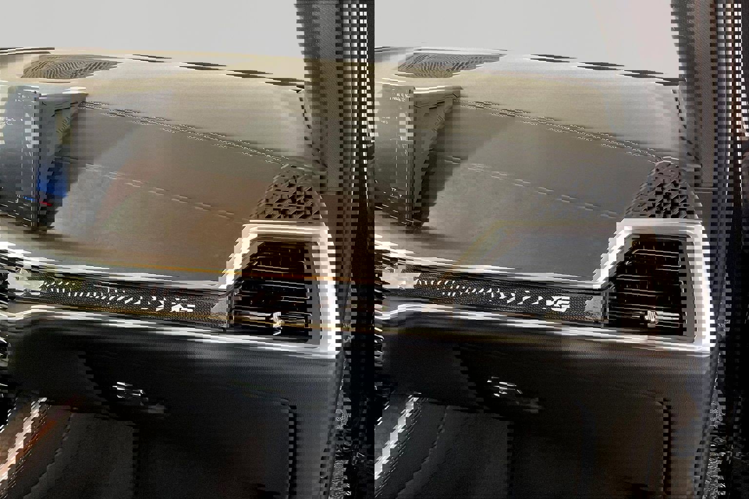 Certified 2024 BMW X5 xDrive40i w/ M Sport Package image 17