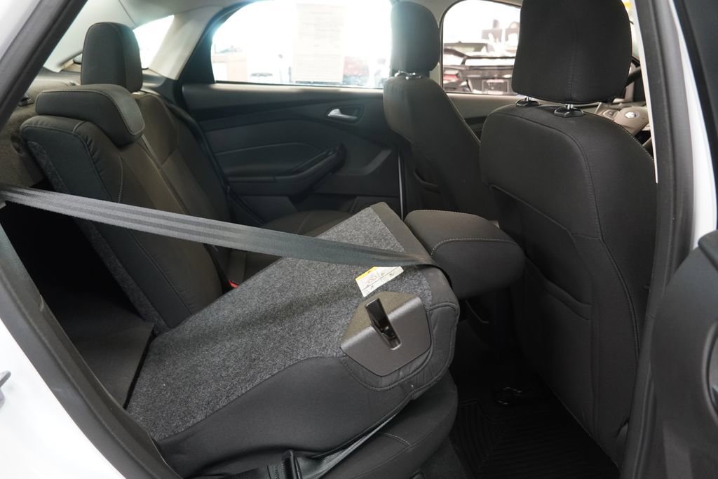 Used 2015 Ford Focus SE FWD image 29