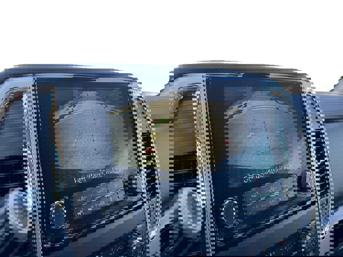 Used 2021 Nissan Titan SV w/ SV Convenience Package image 13