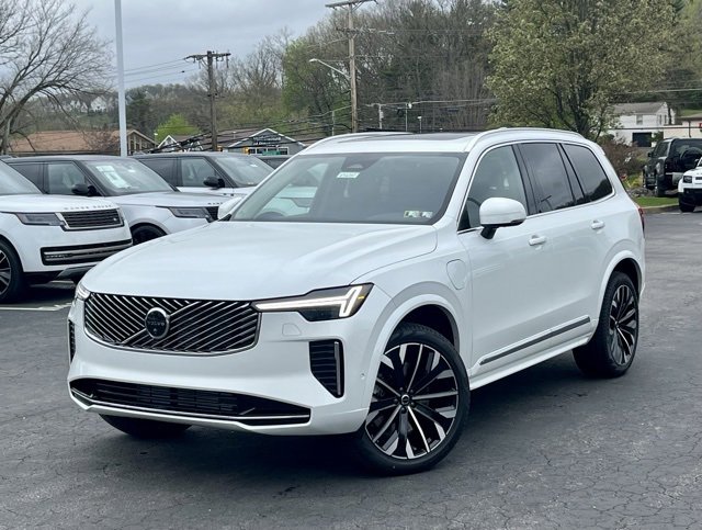 New 2025 Volvo XC90 T8 Plus w/ Protection Package Premier