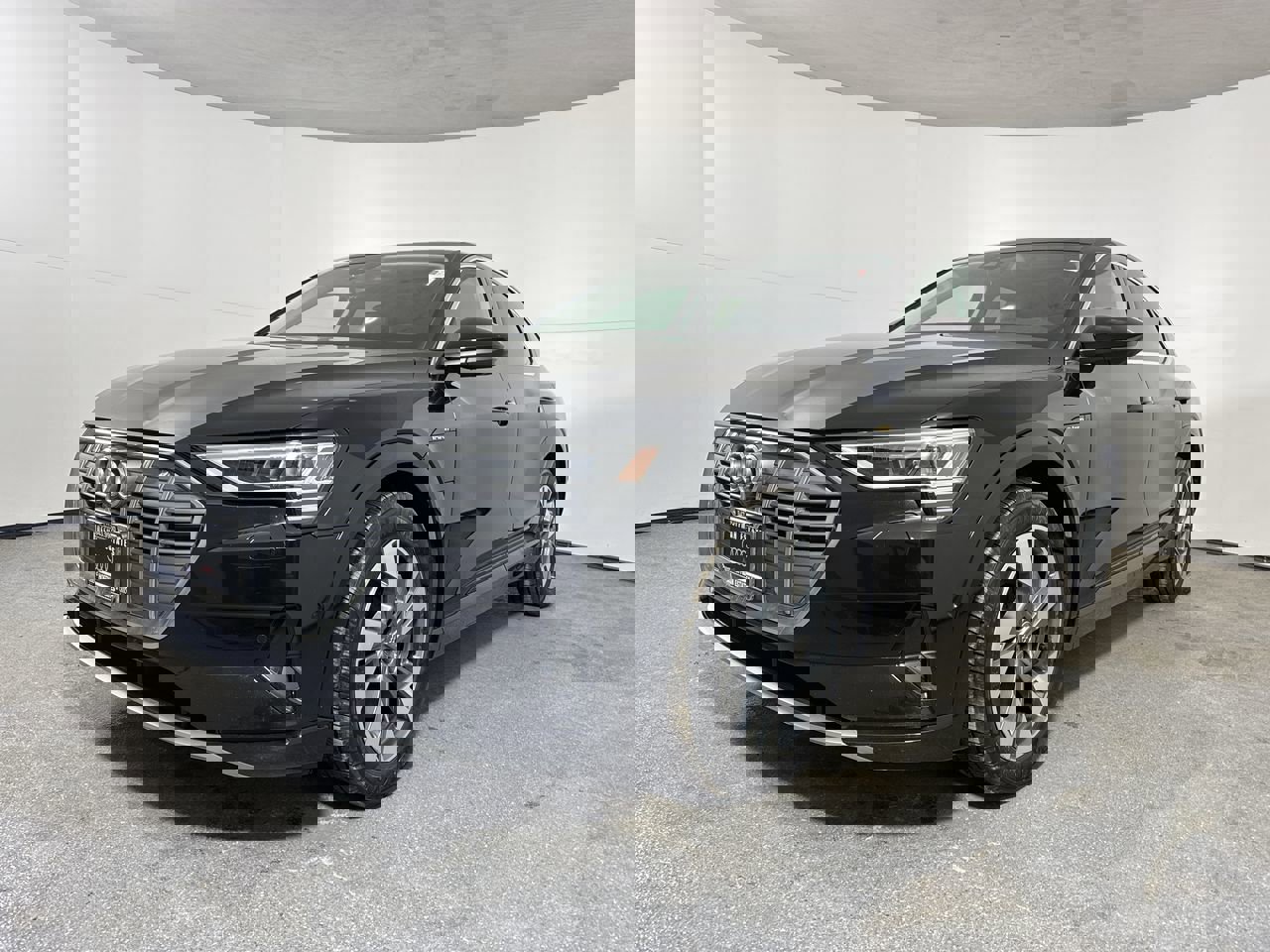 Used 2020 Audi e-tron Premium Plus image 31