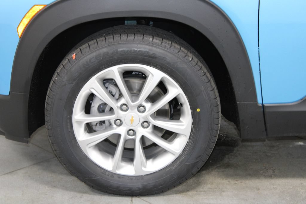Used 2025 Chevrolet TrailBlazer LS w/ LS Convenience Package FWD image 17