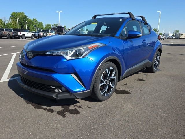 Used 2018 Toyota C-HR XLE FWD image 2