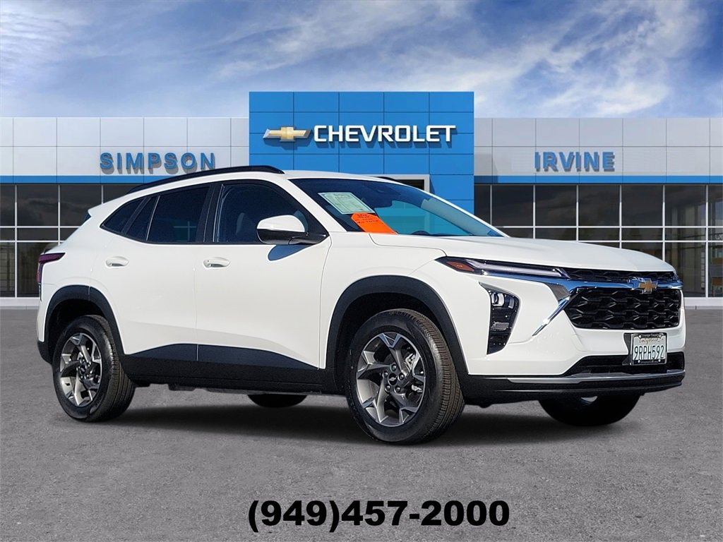 Used 2025 Chevrolet Trax LT w/ Driver Confidence Package image 1