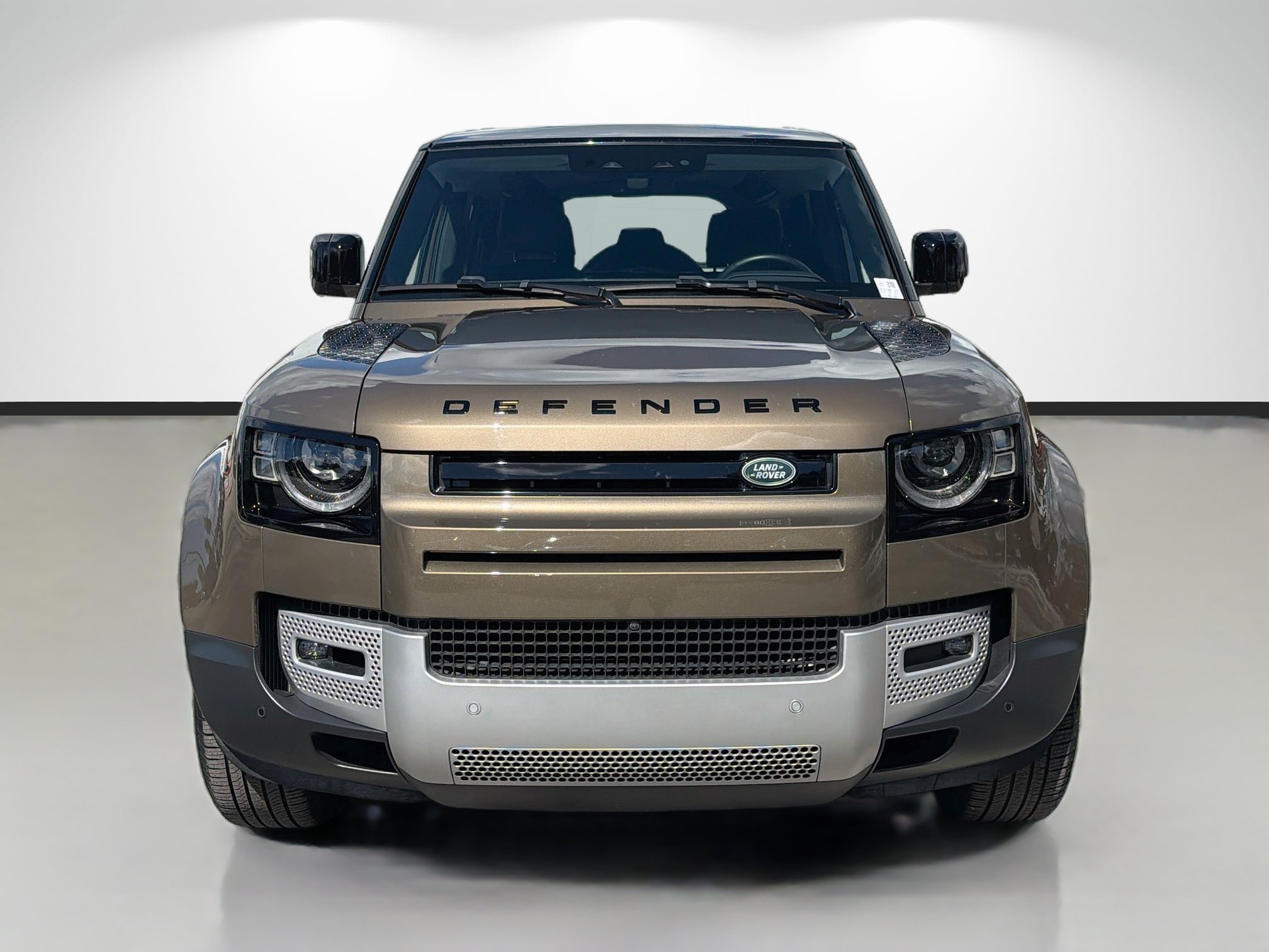 Used 2025 Land Rover Defender 110 S AWD/4WD image 8