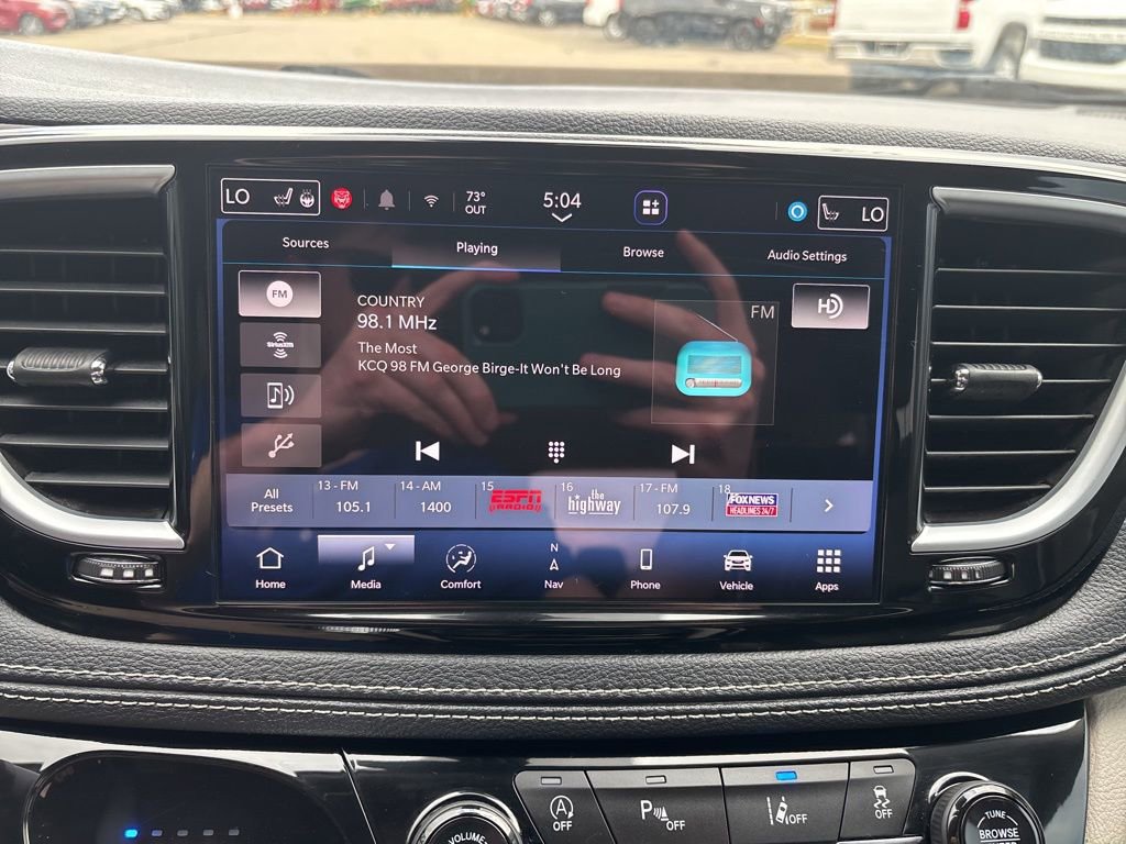 Used 2023 Chrysler Pacifica Limited image 26