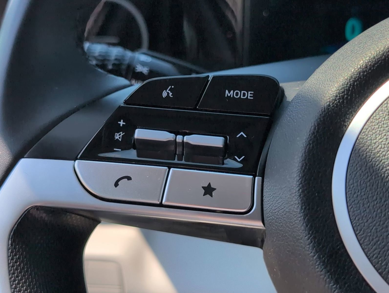 Used 2025 Hyundai Elantra Limited image 27