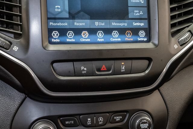 Used 2021 Jeep Cherokee Latitude Lux w/ Comfort/Convenience Group AWD/4WD image 23