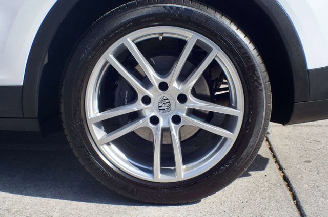 Used 2023 Porsche Cayenne image 55