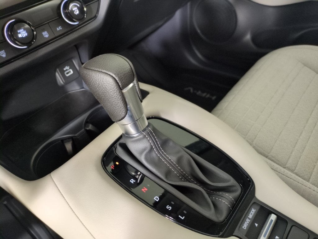Used 2025 Honda HR-V LX image 28