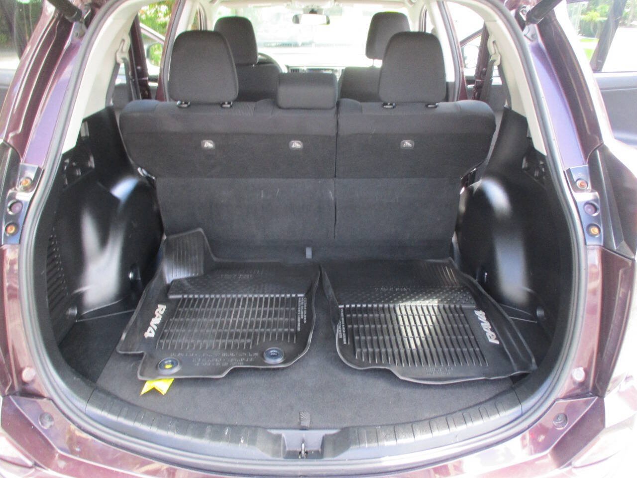Used 2017 Toyota RAV4 XLE AWD/4WD image 23