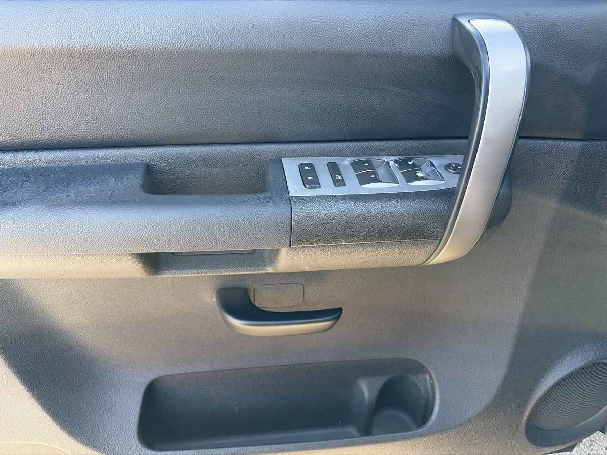 Used 2009 Chevrolet Silverado 1500 LT w/ Power Pack Plus RWD image 7