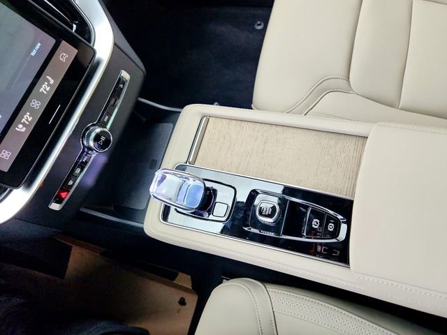 New 2026 Volvo XC90 B6 Plus w/ Protection Package Premier image 26