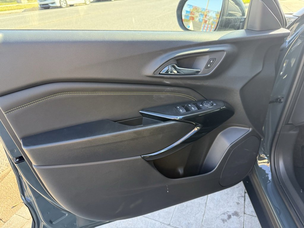 New 2026 Chevrolet Trax LT w/ Sunroof Package image 9