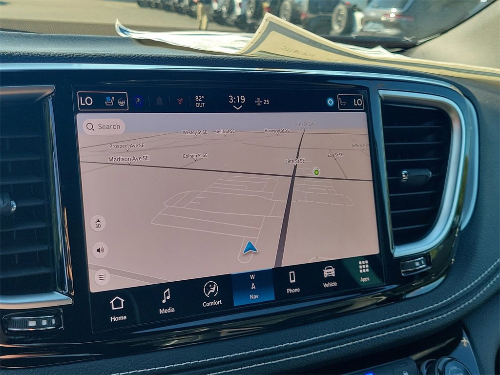 New 2026 Chrysler Pacifica Limited image 27