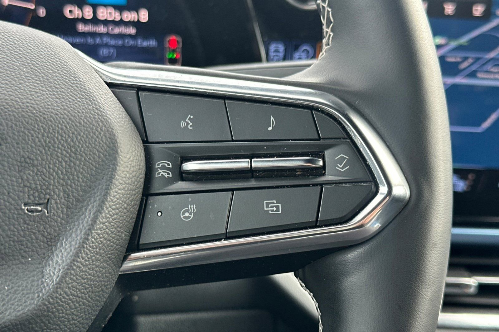 Used 2025 Chevrolet Equinox EV LT w/ Convenience Package FWD image 35