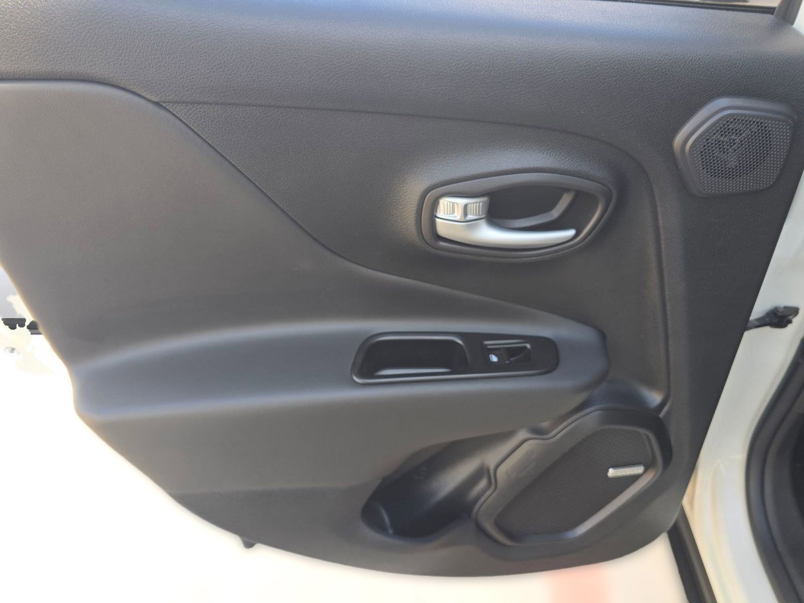 Used 2020 Jeep Renegade Limited image 27